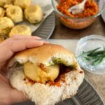 Shivaleeka Oberoi Instagram - Vada pav aur baarish! 😍 Cause weekend calories don’t count. 😋🤞🏻 #weekendvibes #cheatmeal 🤤