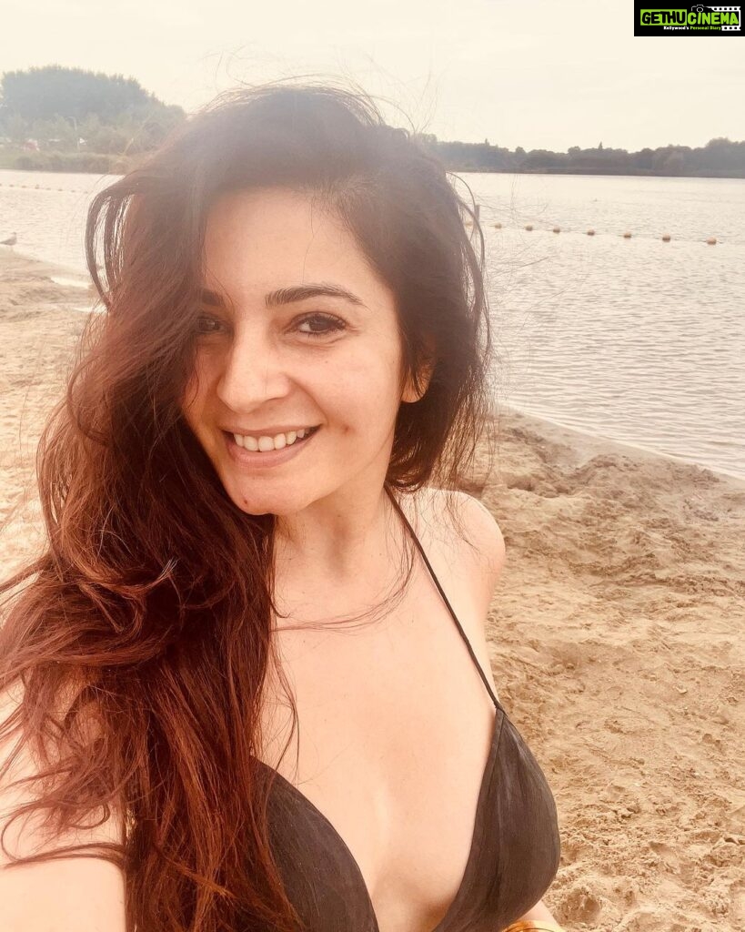 Shonali Nagrani Instagram - Lakeside in Leiden :) #netherlands #lakeside #leiden #swimming #summerinnnetherlands @anisha_aod