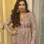 Shreya Ghoshal Instagram - 🪷 चार पल मिले जो आज प्यार में गुज़ार दे🪷 Outfit: @houseofneetalulla @neeta_lulla Pr: @rainmakerconsults Jewellery: @mortantra @spiffypublicrelations Stylist: @stylebysaachivj Asst.: @styledbynikinagda @sanzimehta777