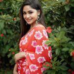 Shritha Sivadas Instagram - Coz pink is always in season #desipink #barbiepink #pink Mua @jo_makeup_artist Photography @kunjippaaru Styling @stylestoriesbypriyanka Camera Assiatant @kedarhist_ Location @crowneplazakochi