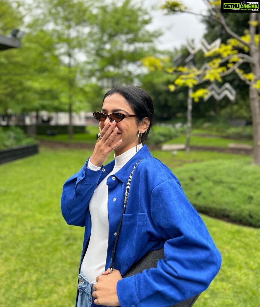 Shriya Pilgaonkar Instagram - Not me making electric blue my whole personality 💙 Sydney, Australia