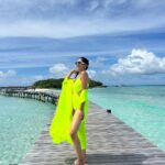 Shriya Pilgaonkar Instagram - Sun, Sand & Showers with my cuties 🏝️🌊🌦️ @coco_resorts X @pickyourtrail Photo credit @nittuneyum #Maldives #Cocoresorts #SummerAndRain #Neon 👙 @flirtatious_india Coco Bodu Hithi Water Residences