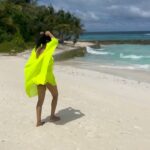 Shriya Pilgaonkar Instagram - Sun, Sand & Showers with my cuties 🏝️🌊🌦️ @coco_resorts X @pickyourtrail Photo credit @nittuneyum #Maldives #Cocoresorts #SummerAndRain #Neon 👙 @flirtatious_india Coco Bodu Hithi Water Residences