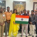 Shriya Saran Instagram - Thank you for honouring me with Out national flag , in Har ghar tiranga initiative by our honourable prime minister Sri @narendramodi ji . It generates a sense of pride for India when you are given the responsibility to have Indian flag in our homes . Grateful , proud and honoured to be a daughter of India .