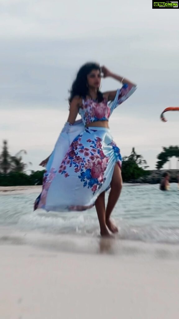 Shruthi Rajanikanth Instagram - Exploring like CRAAAAAZZZZYYYYY🫰🏼🤩🤩❤️‍🔥 Thank you @vidya.portal @masholidaystours @arenahotels #maldives #karthikalyaniteaserlaunch #vacation #beachvibes #relaxing Maafushi