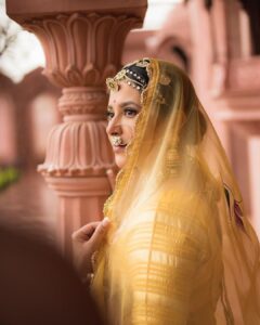 Shubhaavi Choksey Instagram - कान्हा को राधा ने प्यार का पैगाम लिखा,
पुरे खत में सिर्फ कान्हा कान्हा नाम लिखा।
Meaning : Radha wrote a message of love to Kanha, only Kanha Kanha was written in the entire letter ❤️
Krishna Janmashtami ki hardik shubh kamnaye 🙏🏻

Photographed : @shotbyrohitdey 
Makeup and Hair: @amuthevar 
Outfit: @aachho 
Jewelry: @gbs_gehna 
PR courtesy for look : @dinky_nirh
PR : @oceanmediapr 
Location : @setsinthecity.in 

#indian #festive #ethnicwear #traditional #look #2023