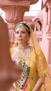 Shubhaavi Choksey Instagram - Whoever the heart loves , she is beauty..

Video shot and edited by : @shotbyrohitdey 
Makeup and Hair: @amuthevar 
Outfit: @aachho 
Jewelry: @gbs_gehna 
PR courtesy for look : @dinky_nirh
PR : @oceanmediapr 
Location : @setsinthecity.in 

#indian #festive #ethnicwear #traditional #look #2023 #reelitfeelit #reelkarofeelkaro