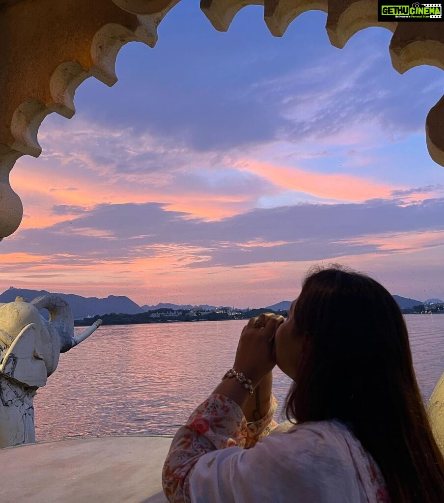 Shweta Basu Prasad Instagram - Day off from shoot and a day well spent with Maa 🥰 . 🌸 no filter 🌸 #jagmandirislandpalace Jagmandir Island Palace, Udaipur