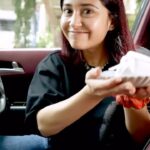 Shweta Tripathi Instagram - Break day = woh karna jo aapka mann kare! Maine apne break day pe kiya all the things that make me smile jo ki hai thoda drive, thodi पेट puja, thoda awesome mausam mein samay bitaana 🚗🌊💫 Aap batao aap kya kartey ho? #Zoomcar #NeverStopLiving #AD
