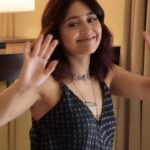 Shweta Tripathi Instagram - Watch me..dance!! 🙃🤪♠️ Wearing @urvashikaur @shayagrams Styled by @purplerhapsody Beauty @krisann.figueiredo.mua Mane @makeupbyvirja Style team @monica_nim #SustainableSundari