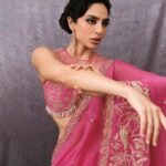 Sobhita Dhulipala Instagram - ‘Versatile actor of the year’ This really is a win for female characters written with depth and dimension. Characters like Tara that are so full of life and charge. ❤️ Inspired. Grateful. Beaming. Thank you for making a special year, special-er! @globalspaindia . Saree : @toraniofficial Jewels : @orrajewellery Photographs : @mourya Hair and makeup : @shraddhamishra8 Style : @beezsharma