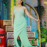Sonalee Kulkarni Instagram - #DateBhet special चला हवा येऊ द्या 💨 आज रात्री ९.३० वाजता @zeemarathiofficial वर 👗 @rashmi.s_the_rental_boutique #datebheton14july #newmarathimovie #sonaleekulkarni #marathimulgi #instagram #instagood #style Mumbai, Maharashtra