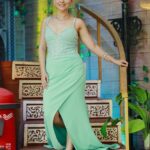 Sonalee Kulkarni Instagram - #DateBhet special चला हवा येऊ द्या 💨 आज रात्री ९.३० वाजता @zeemarathiofficial वर 👗 @rashmi.s_the_rental_boutique #datebheton14july #newmarathimovie #sonaleekulkarni #marathimulgi #instagram #instagood #style Mumbai, Maharashtra