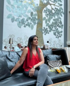 Sonali Kulkarni Instagram - Feeling red ❤️