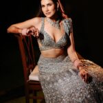 Sonnalli Seygall Instagram - Let’s make this a series ✨ Last pic my fav, for obvious reasons! 🥹 Lehenga @manishmalhotra05 @manishmalhotraworld Jewellery @varunadjani Chooda @raabtabyrahul Mehendi @veenanagda MUH @eshaasikka Stylist @trishadjani Photograph @the_wedding_files Location @gallopsmumbai #memories #throwback #weddingmemories