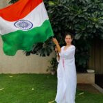 Sonnalli Seygall Instagram - Har Ghar Tiranga 🇮🇳 Dil mein India ❤️ स्वतंत्र दिवस की शुभ कामनाएँ #happyindependenceday🇮🇳
