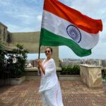 Sonnalli Seygall Instagram - Har Ghar Tiranga 🇮🇳 Dil mein India ❤️ स्वतंत्र दिवस की शुभ कामनाएँ #happyindependenceday🇮🇳
