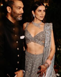 Sonnalli Seygall Instagram - Love, Laughter, Sabr & Shukar ❣️🧿

S&A #AsheshFoundSona

———————-———————-————————

Outfit:  @manishmalhotraworld @manishmalhotra05
Jewellery: @varunadjani 
Styled by: @trishadjani
Make up : @eshaasikka
Hairtsylist : @pinky_viswakarma
Photography : @the_wedding_files