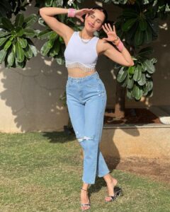 Sonnalli Seygall Instagram - #Aseq promotions ready 💁‍♀️

Aseq releasing tomorrow on @officialjiocinema ! Go watch it for some supernatural thrills 🧟‍♀️ 

@officialjiostudios