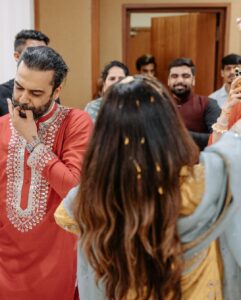 Sonnalli Seygall Instagram - Mehendi ni mehendi 💃🏻🥹

Wedding Planners : @jashnsquad & @tailormadeexperiences
.
Photography : @the_wedding_files
.
PR managed by : 
 @focuspr 
@one__communication 
.
Venue : @hoteljewelofchembur
.
Outfit: @abhinavmishra_
.
Earrings and maatha patti: @koharbykanika
.
Juttis: @juttichoo
.
Styled by: @trishadjani
.
Make up : @saniya.advani
.
Hairtsylist : @pinky_viswakarma
.
Gifting Partner : @zealofoods
.
Mehendi artist : @veenanagda