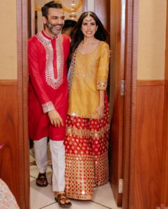 Sonnalli Seygall Instagram - Mehendi ni mehendi 💃🏻🥹

Wedding Planners : @jashnsquad & @tailormadeexperiences
.
Photography : @the_wedding_files
.
PR managed by : 
 @focuspr 
@one__communication 
.
Venue : @hoteljewelofchembur
.
Outfit: @abhinavmishra_
.
Earrings and maatha patti: @koharbykanika
.
Juttis: @juttichoo
.
Styled by: @trishadjani
.
Make up : @saniya.advani
.
Hairtsylist : @pinky_viswakarma
.
Gifting Partner : @zealofoods
.
Mehendi artist : @veenanagda