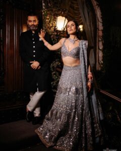 Sonnalli Seygall Instagram - Love, Laughter, Sabr & Shukar ❣️🧿

S&A #AsheshFoundSona

———————-———————-————————

Outfit:  @manishmalhotraworld @manishmalhotra05
Jewellery: @varunadjani 
Styled by: @trishadjani
Make up : @eshaasikka
Hairtsylist : @pinky_viswakarma
Photography : @the_wedding_files