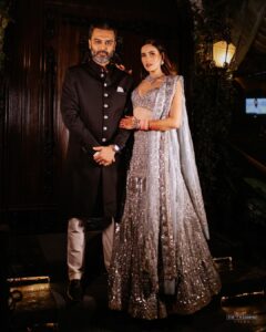 Sonnalli Seygall Instagram - Love, Laughter, Sabr & Shukar ❣️🧿

S&A #AsheshFoundSona

———————-———————-————————

Outfit:  @manishmalhotraworld @manishmalhotra05
Jewellery: @varunadjani 
Styled by: @trishadjani
Make up : @eshaasikka
Hairtsylist : @pinky_viswakarma
Photography : @the_wedding_files