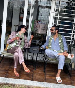 Sonnalli Seygall Instagram - Same routine, different emotion.
Marriage day 1- Coffee + Varmaalas ☕️❤️🧿