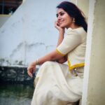 Sreethu Krishnan Instagram - #guruvayoor 🙏🏻✨……. Wearing @varnikacollections7 ⭐️ 📸 @a_rjun_a__ ⭐️ #sreethukrishnan #guruvayoor #blessed #godsowncountry #krishna Guruvayur Temple ഗുരുവായൂർ ക്ഷേത്രം