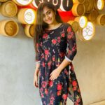 Sreethu Krishnan Instagram - 🖤❤️🖤… Wearing @sangeethasareess ⭐️ 📸 @jose__sweety 🤪 #sreethukrishnan #restaurant #littlesoi #instagram