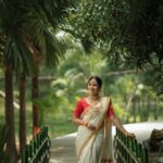 Sreethu Krishnan Instagram - #onam 🌸🌼🌺✨ @tarangini_mua @viji_makeover @marinasboutique_ @ms_design_official @jewellerypatches @zerogravityphotographykerala #sreethukrishnan #onam #happiness