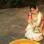 Sreethu Krishnan Instagram - #onam 🌸🌼🌺✨ @tarangini_mua @viji_makeover @marinasboutique_ @ms_design_official @jewellerypatches @zerogravityphotographykerala #sreethukrishnan #onam #happiness