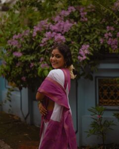 Srinda Instagram - 💜

📸 @parvathy.prasad_ 
Saree @ithal.india 
💄 @zara___makeover