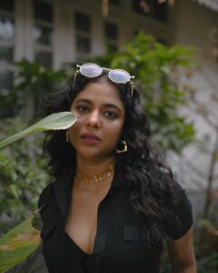 Srinda Instagram - A little bit of Vintage ✨

Photo @parvathy.prasad_ 
Makeup&Hair @amal_ajithkumar
Outfit @gon_vintage