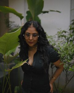 Srinda Instagram - A little bit of Vintage ✨

Photo @parvathy.prasad_ 
Makeup&Hair @amal_ajithkumar
Outfit @gon_vintage