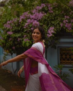 Srinda Instagram - 💜

📸 @parvathy.prasad_ 
Saree @ithal.india 
💄 @zara___makeover