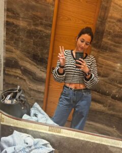Srinidhi Ramesh Shetty Instagram - So it's a tiny tidy tuesday n while decluttering, I found some random mirror selfies in my gallery🙈 I wonder why was I clicking them though😅🤷🏻‍♀️ 

Are you one of those ppl too who click pictures but never upload or share anything anywhere🤭🤷🏻‍♀️

PS : The last pic, it's just me being the happiest😅🐒