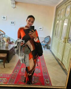 Srinidhi Ramesh Shetty Instagram - So it's a tiny tidy tuesday n while decluttering, I found some random mirror selfies in my gallery🙈 I wonder why was I clicking them though😅🤷🏻‍♀️ 

Are you one of those ppl too who click pictures but never upload or share anything anywhere🤭🤷🏻‍♀️

PS : The last pic, it's just me being the happiest😅🐒