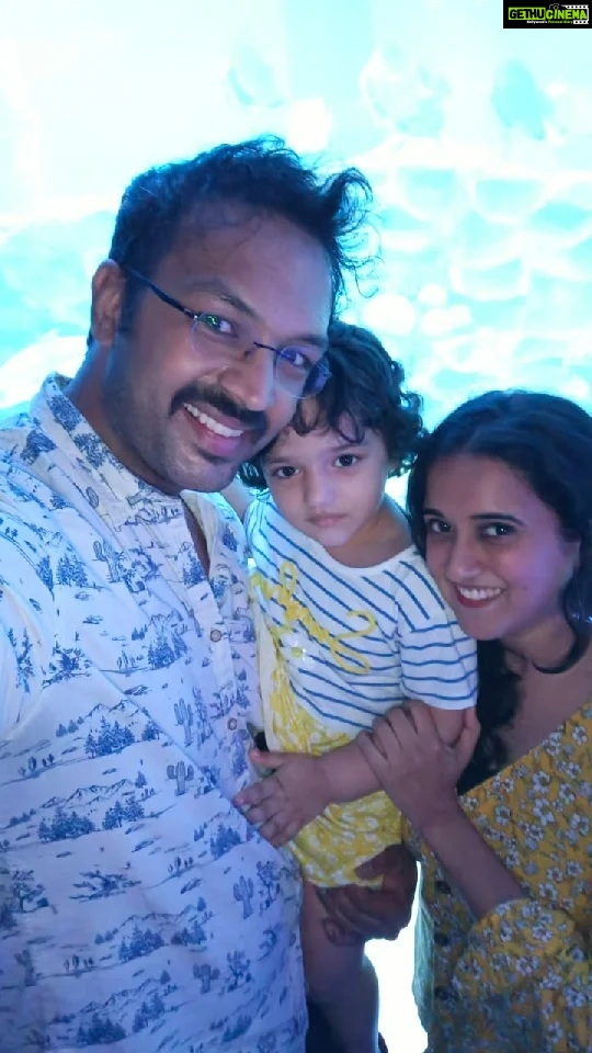 Sriranjani Sundaram Instagram - We made the best of our no-shoot weekend by taking Veda to @vgpmarinekingdom 's Christmas special Santa and Mermaid Show! Apart from having a thriving variety of aquatic animals, they have a touch pool with star fish, five different zones, VR Activities and just about everything to keep your little ones happy for at least half a day! Take some time to give your little ones a memorable Christmas! :) #babysdayout #aquaticlife #somethingfishy