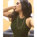Srushti Dange Instagram – Bringing some life to my feed 🦚🌱

@swethaindiranstylist X @sindira_by_swethaindiran X @mua_supriya X @meera_hair_makeup X @varuun.jpg