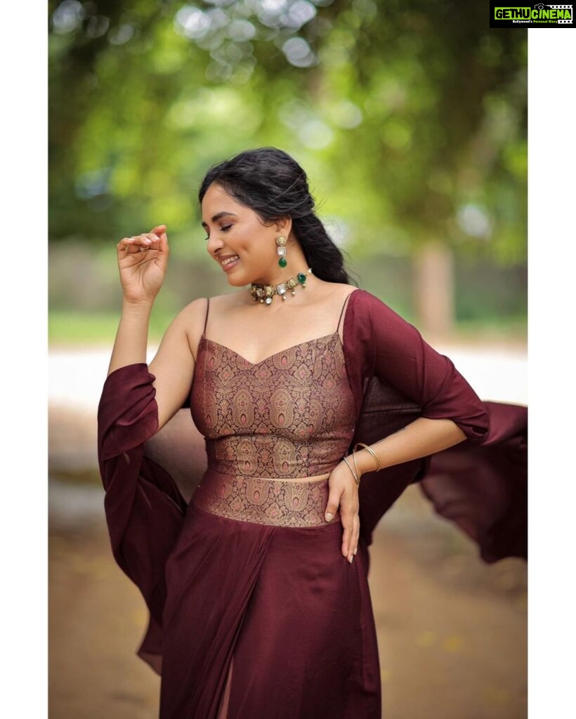 Srushti Dange Instagram - Got that desi feeling! 🍁🍂 Designer @sindira_by_swethaindiran Styled @swethaindiranstylist Makeup @hairandmakeupbynive Hairdo @vishaa_hairandmakeup Photographer @dhanush__photography Jwellery @sankge #photography #happy #picoftheday #cute #srushtidange #like4like #travel #instagram #style #summer #srushti #fitness #food #fun #srushtiidange #beauty #instalike #smile #cookuwithcomali #music #ootd #instamood #cwc #cookwithcomali #cookwithcomali4 #cookwithcomaliseason4