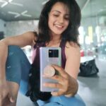 Sruthi Hariharan Instagram - It took me a while. I struggled with it . But eventually I am figuring it out : to make myself ONE of my main priorities. Also just a small declaration that the journey from keeping my arms covered all the time to finally making peace with them, has been one helluva mad ride. But here we are and we have a long way to go . @fitstersclub #fittereveryday #strongereveryday