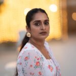 Surabhi Lakshmi Instagram - 🤍🧡🤍🧡 🤍🧡@rashmimuraleedharan 🎥 @sarath_photoartist 💄@amal_ajithkumar 🥻@palanquinebytmj #saree #printsaree