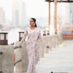 Surabhi Lakshmi Instagram - 🤍🧡🤍🧡 🤍🧡@rashmimuraleedharan 🎥 @sarath_photoartist 💄@amal_ajithkumar 🥻@palanquinebytmj #saree #printsaree