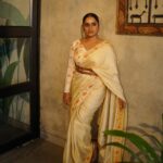 Surabhi Lakshmi Instagram - A saree can convert a girl next door into an artist’s muse! Beautiful saree from :@turmerikofficial @nivethithasanjay Styling: @rashmimuraleedharan Hair&makeup: @amal_ajithkumar Photography: @merin__georg