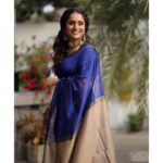 Surabhi Lakshmi Instagram - ‘It’s calm under the waves in the blue of my oblivion’💙 Photography: @toms_g_ottaplavan Costume & styling: @rashmimuraleedharan Hair&makeup: @amal_ajithkumar Saree: @the_dstudio Blouse stitch: @saanvi_designs_ Jewellery: @anokhi_priyakishore #AboutWork