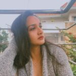 Surabhi Santosh Instagram - It’s been so long and I forgot how it feels to wake up with the sun. Our generation is plagued with the curse of instant entertainment like social media, video games, OTT content.. that we spend hours on it and forget to lead life in a disciplined way. I too was guilty of having a whack schedule but I made a conscious decision to change it all this year. I’ve been waking up early, practicing dance, meditating, eating healthy and I can already see the positive influence it has on my body and mind. If this post can encourage anyone to try it out. I think I will be glad! Influencing, I realized, is not about advising you on clothes, make up or what to buy, it is required no doubt, but I feel bringing about a positive influence in someone’s life… making them sit and think for a second, reflect is what “influencing” truly stands for. And I’m here trying to do just that❤️ #Goodmorning #positiveinfluence #positiveinfluencer s #earlyrisers #morningperson #newyearnewme #betterdaysahead