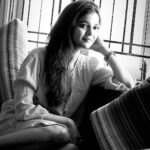 Swathi Reddy Instagram - Ah. Em nerchkuntunam anta?. We and folks around us acting out of character is now normal but in all this any “Aha” moments ? Maybe you lucked it out by finding them when belly is full and you ain’t hangry. Any, “Damn! This is it!” kind of clarity. As in hacks for life. Maybe after a good night’s rest but never after a fight with a friend. Miss something so much it sucks, only to realise it’s bad for you anyway and what u have is even better. (If you can see it that way). Learnt something that makes you smile only after frustrating you first?. We all be learning, observing many things.. ranging from - How in horror movies characters always whisper dialogues and you can’t hear them so you raise the volume but the damn bgm is always sudden and loud. To - the unpleasant truth and pleasant lies are equal equal. From - Wishing plumbling was project work in school instead of making the solar system with thermocol. To - An effortless dump is underrated relief. What a time to be alive. No one is spared. Even if their Instagram looks rosy, sab ki phat rahi hai. Share below if not too tired.