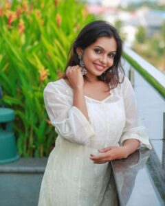 Tanvi Ram Instagram - White series!🕊️

Photographer - @pranavraaaj 
Attire - @kalaakaari 
MUA - @elsamma_johnson_