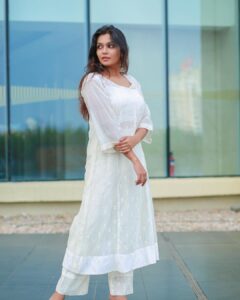 Tanvi Ram Instagram - White series!🕊️

Photographer - @pranavraaaj 
Attire - @kalaakaari 
MUA - @elsamma_johnson_